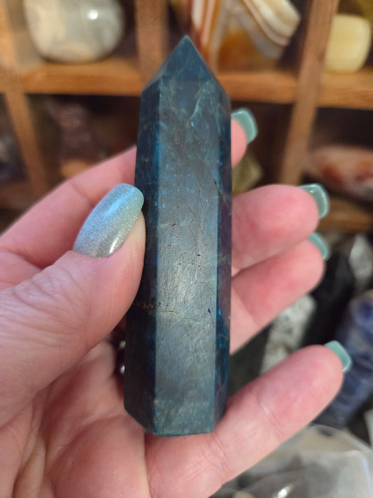 Blue Apatite Tower D, lil flashy one