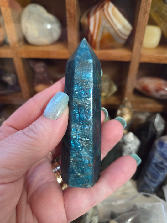 Blue Apatite Tower D, lil flashy one