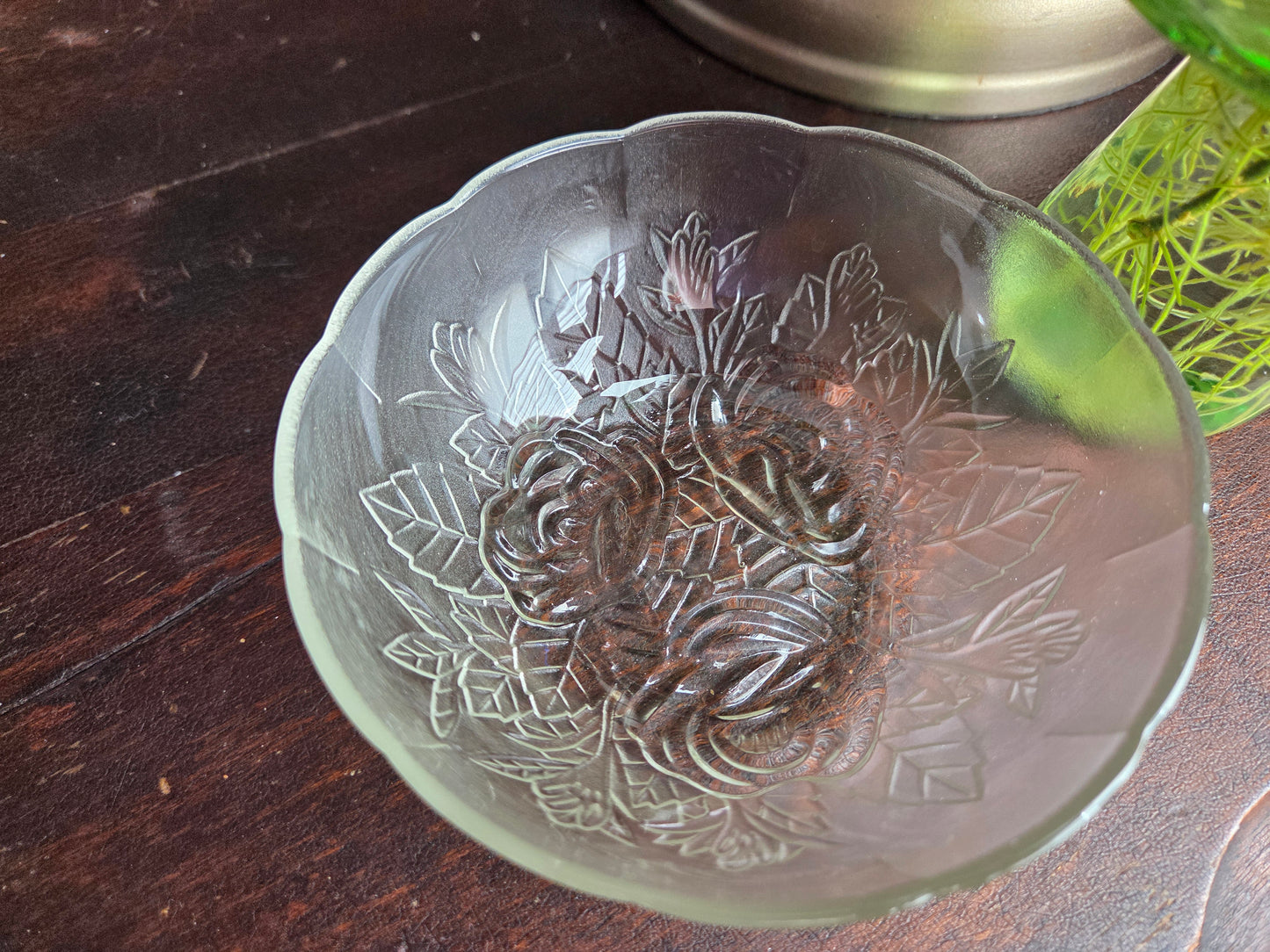 Pasari Indonesia Livia Rose Embossed Glass Salad Bowl